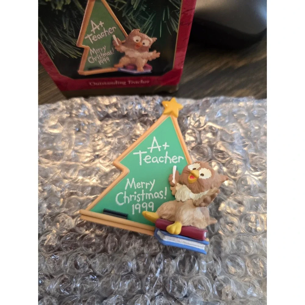 Hallmark Keepsake Ornament 1999 Outstanding Teacher Owl A+ Chalkboard Vintage‎